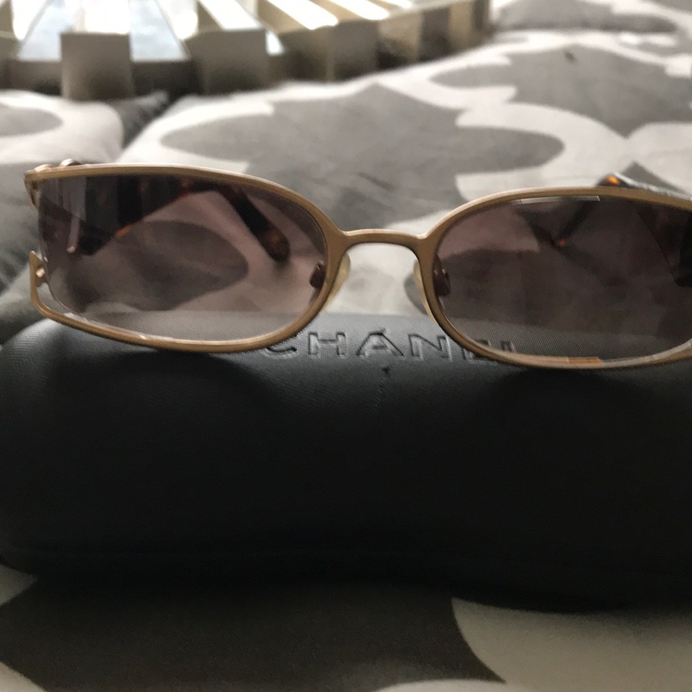Chanel vintage sunglasses. Gold& tortoise shell